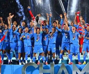 Cruz Azul golea 5-0 a Vancouver y gana la Concachampions 2025