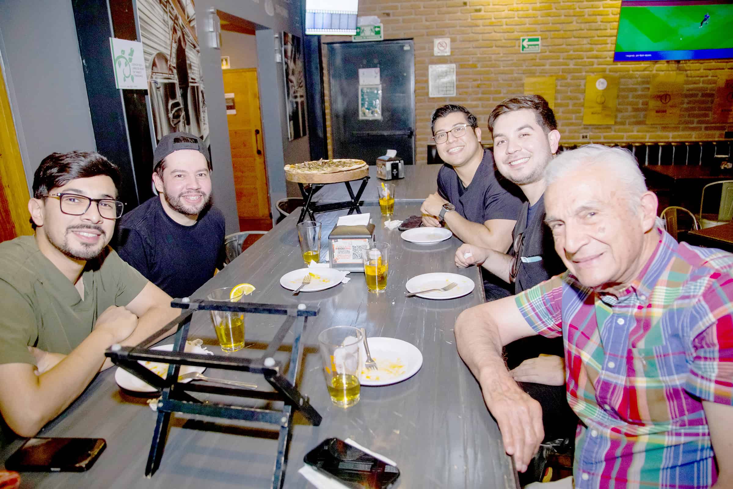 En Buquibichi se reúnen entre amigos