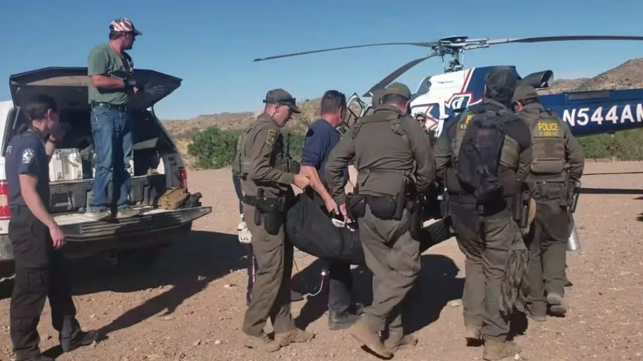 Rescatan a adulto mayor tras sufrir aparatosa caída en Arizona 