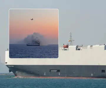 Buque con 3 mil autos rumbo a México se incendia en el Océano Pacífico