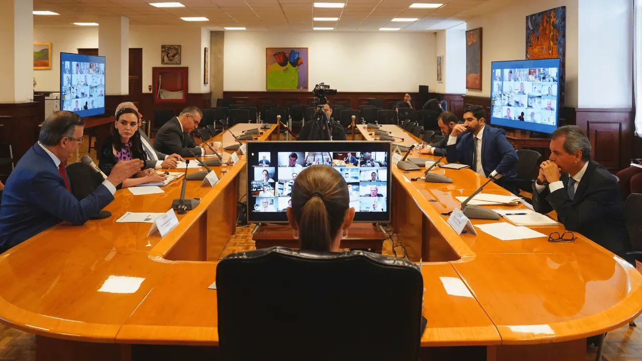 Sheinbaum y empresarios analizan aranceles de EU al acero y aluminio