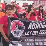 Padres se suman a marcha de maestros federalizados