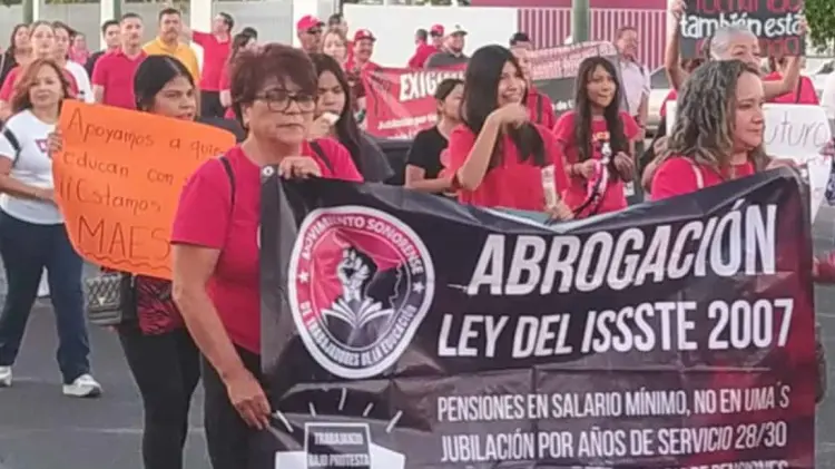 Contingente de este miércoles en Hermosillo. (Foto: Armando Aguilar / EXPRESO)