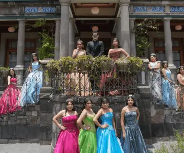 Yahir festeja a 47 jóvenes en inolvidable quinceañera