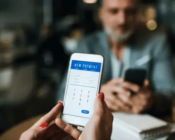 Estas son las razones por las que debes evitar usar apps bancarias con WiFi público