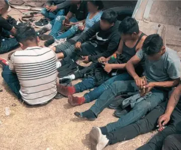 Rescatan a 17 indocumentados abandonados en Arizona