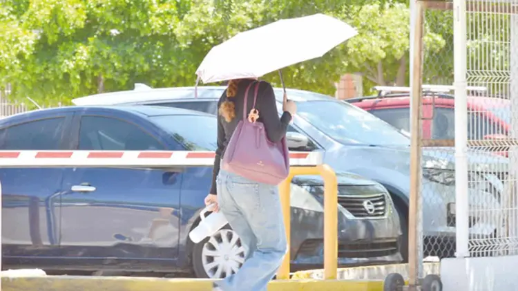 Autoridades piden evitar exposición prolongada al sol. (Foto: Alfredo Gerardo / EXPRESO)