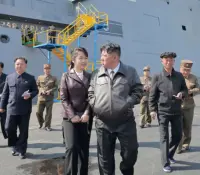 Corea del Norte reflota destructor que volcó durante botadura