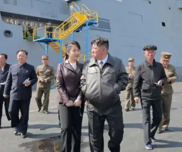 Corea del Norte reflota destructor que volcó durante botadura