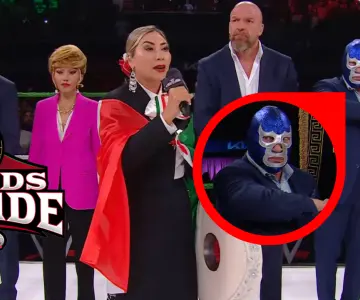 Deyra Barrera altera letra del Himno Nacional en evento de WWE
