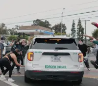 Siguen protestas en Los Ángeles contra redadas migratorias