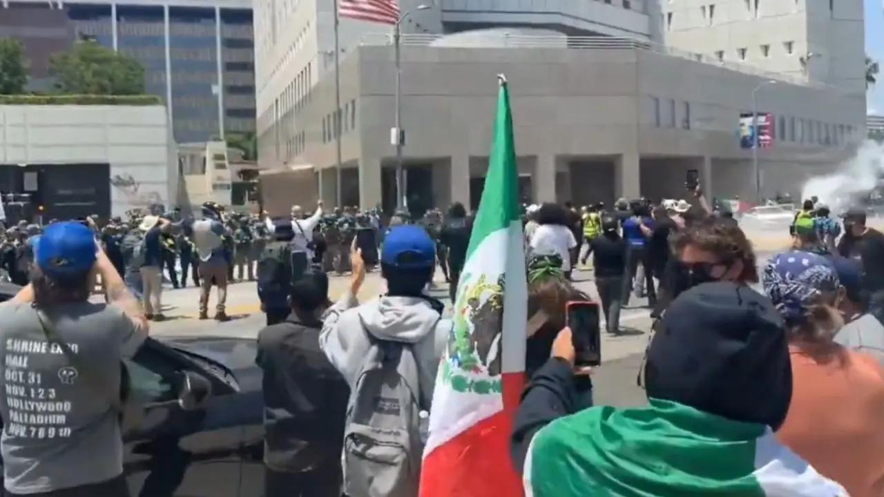 Siguen protestas en Los Ángeles contra redadas migratorias