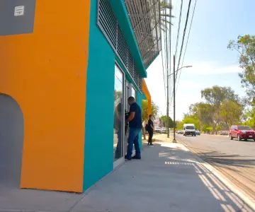 Suman seis paradas de camión refrigeradas abiertas y listas para utilizarse