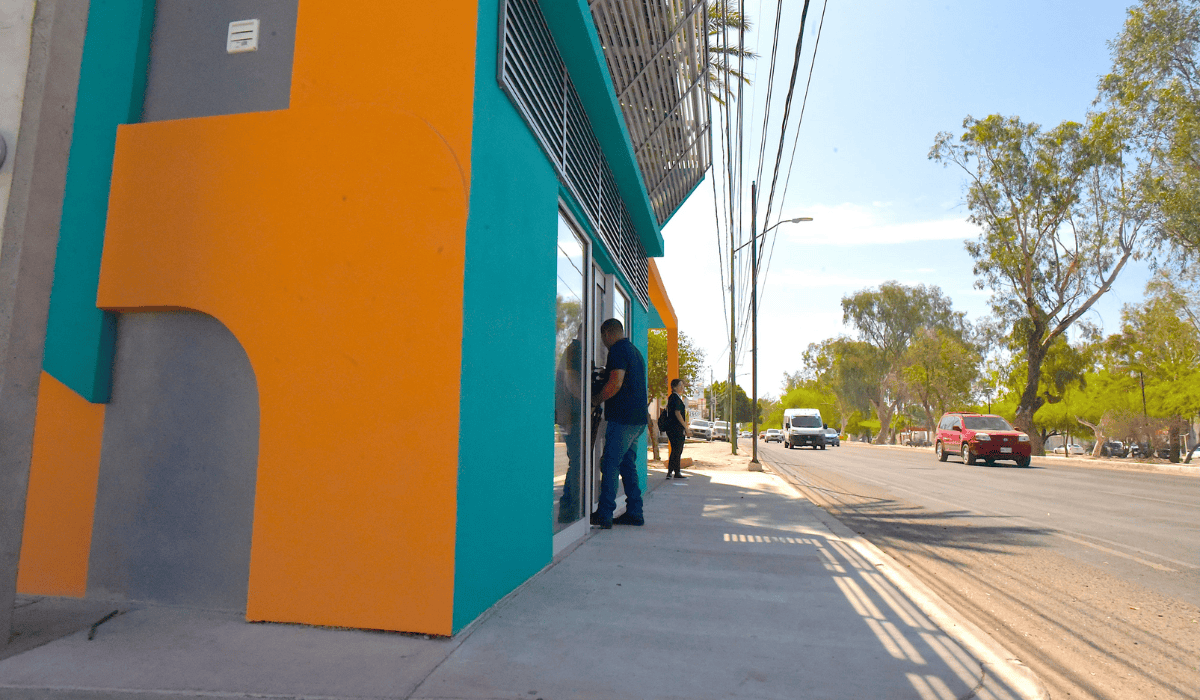 Suman seis paradas de camión refrigeradas abiertas y listas para utilizarse