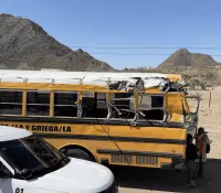 Accidente de camión de pasajeros en carretera deja 14 lesionados