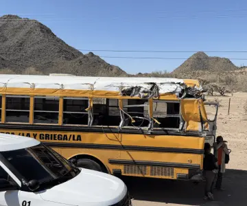 Accidente de camión de pasajeros en carretera deja 14 lesionados