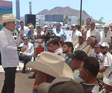 Se reúne Alfonso Durazo con pescadores ribereños en Guaymas