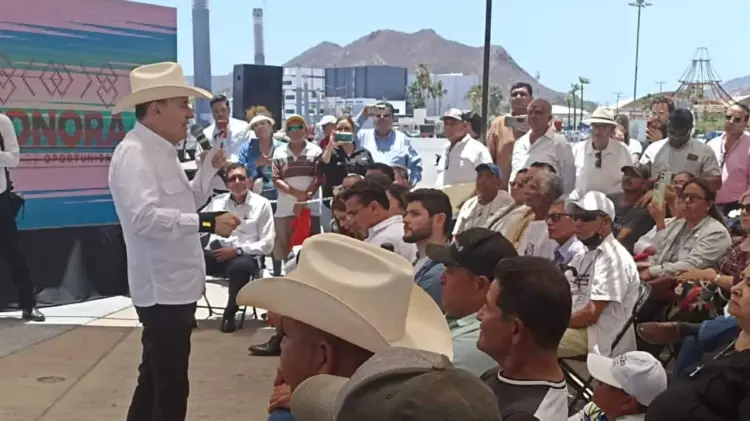 Gobernador en evento en Malecón Turístico. (Foto: Blanca Ruelas / EXPRESO)