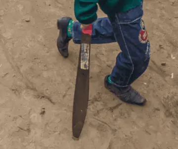 Aseguran a menor de 13 años en posesión de machete en la Invasión Altares