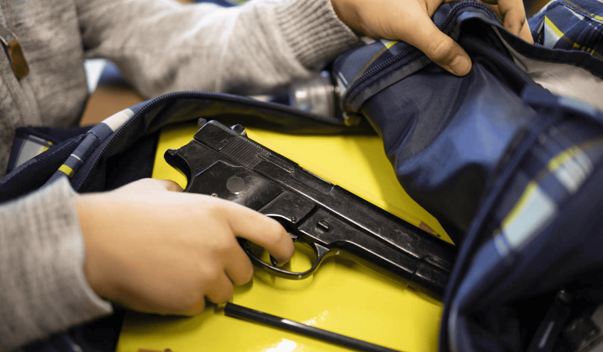Pánico en escuela de Hidalgo: estudiante amenaza con pistola a compañero