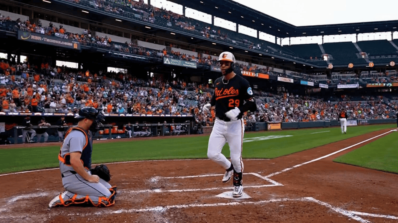 Ramón Urías destaca en ofensiva y defensiva en victoria de Orioles
