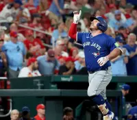 Alejandro Kirk lidera a receptores de la MLB en porcentaje de bateo