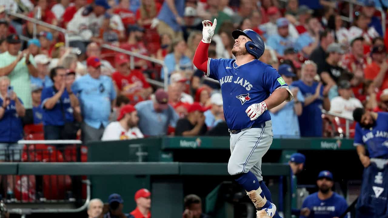 Alejandro Kirk lidera a receptores de la MLB en porcentaje de bateo