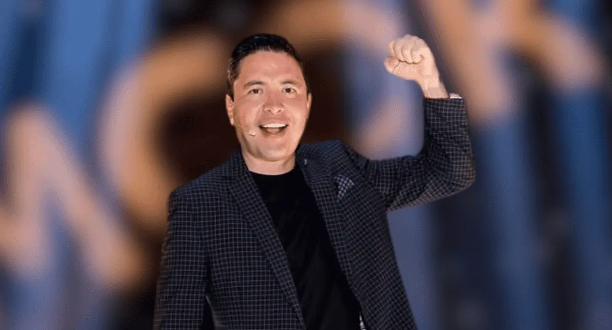 Armando Hernández encuentra su mejor versión como papá