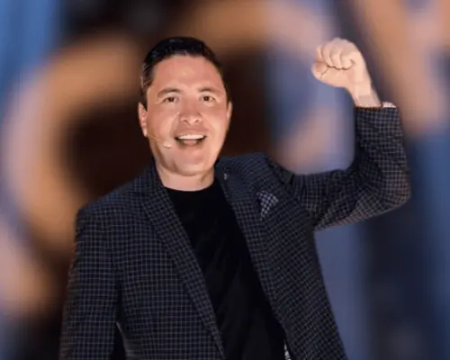 Armando Hernández encuentra su mejor versión como papá