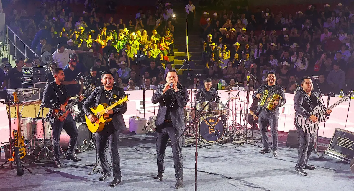 Enigma Norteño enciende el Palenque de Expogan con una fiesta sinaloense