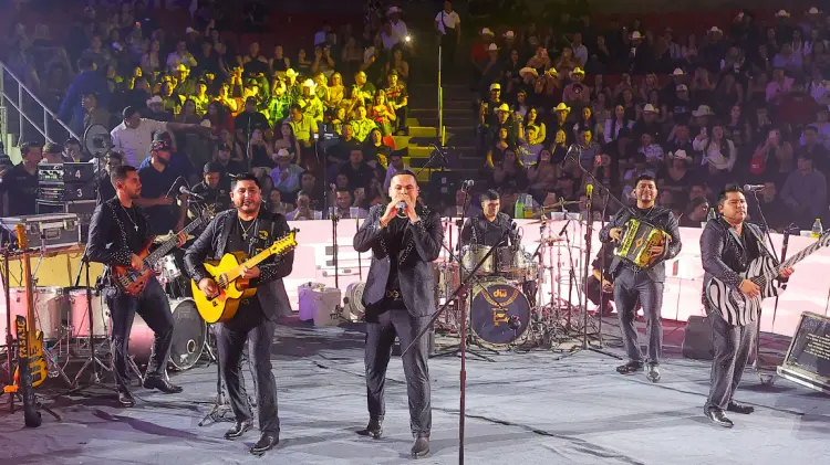 Enigma Norteño enciende el Palenque de Expogan con una fiesta sinaloense