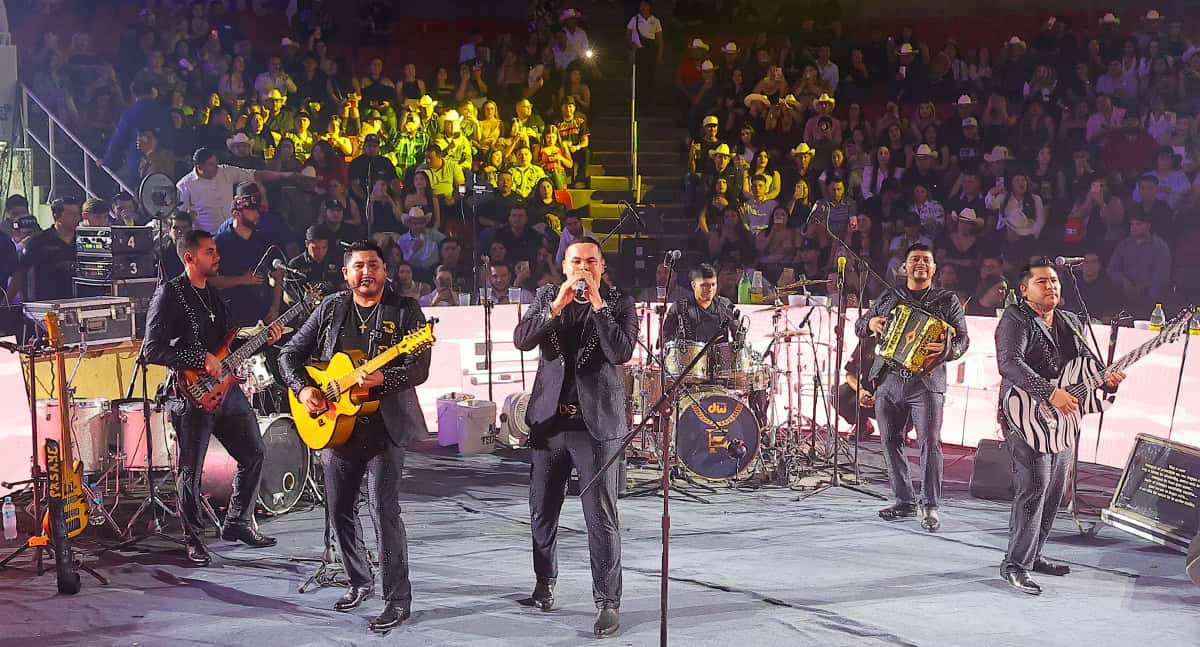 Enigma Norteño enciende el Palenque de Expogan con una fiesta sinaloense