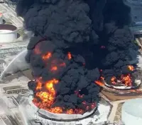 Incendio en refinería Marathon en Texas activa alerta comunitaria