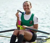 Kenia Lechuga gana oro histórico en la Copa del Mundo de remo en Italia