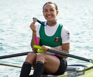 Kenia Lechuga gana oro histórico en la Copa del Mundo de remo en Italia