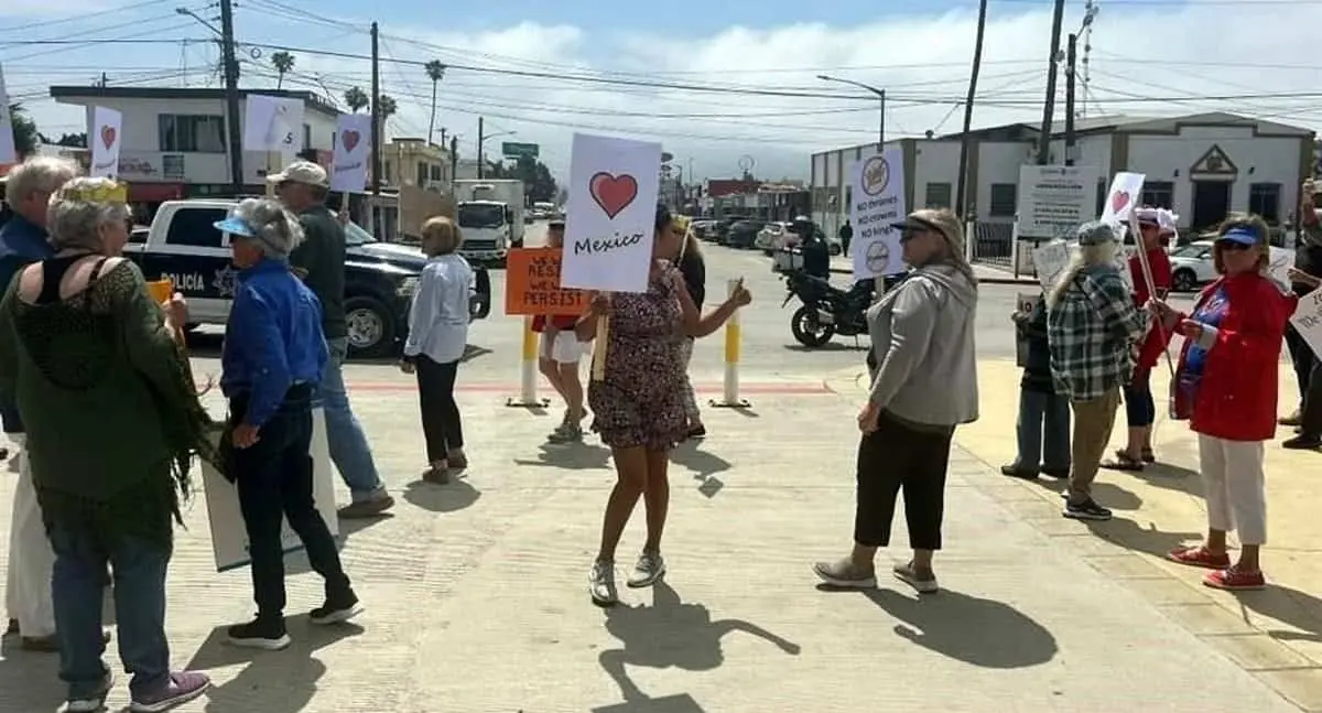 Marchan en México y EU contra redadas de ICE impulsadas por Trump