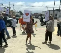 Marchan en México y EU contra redadas de ICE impulsadas por Trump