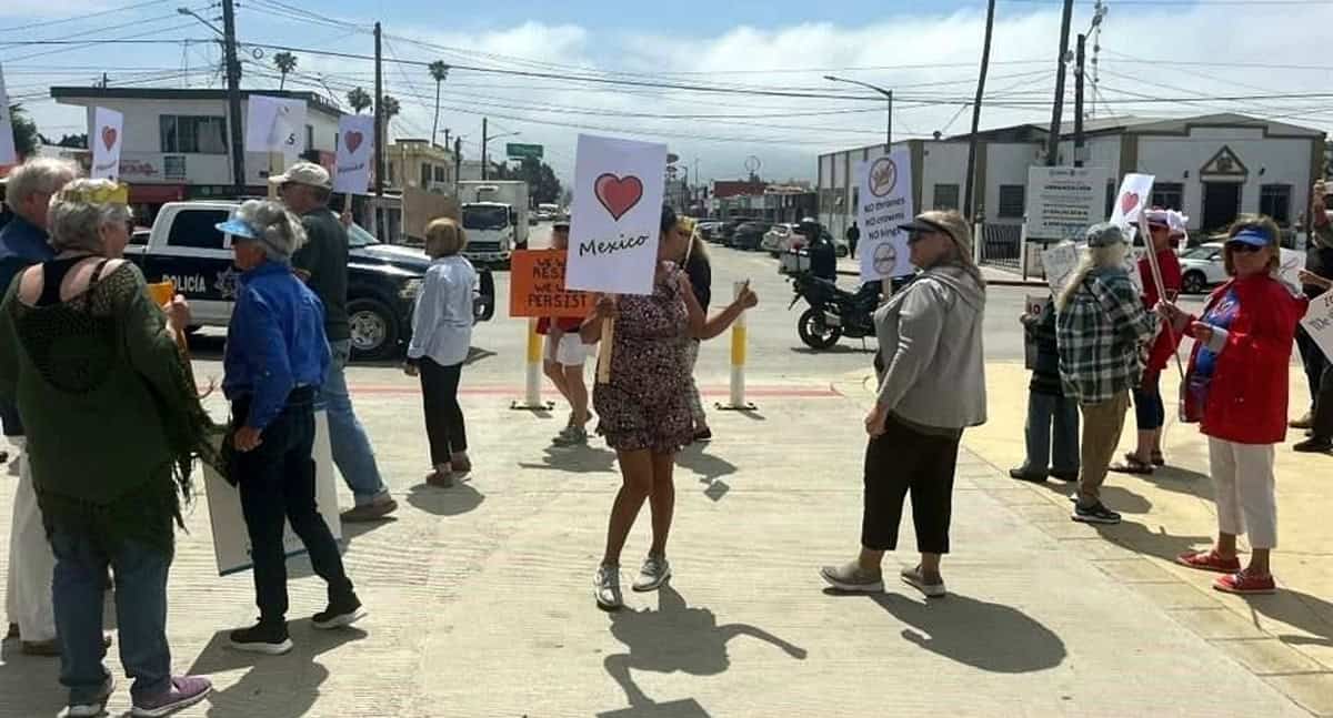 Marchan en México y EU contra redadas de ICE impulsadas por Trump