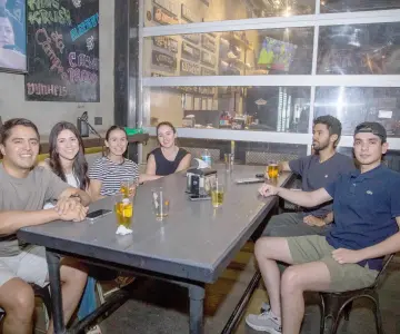 En Buquibichi disfrutan entre amigos