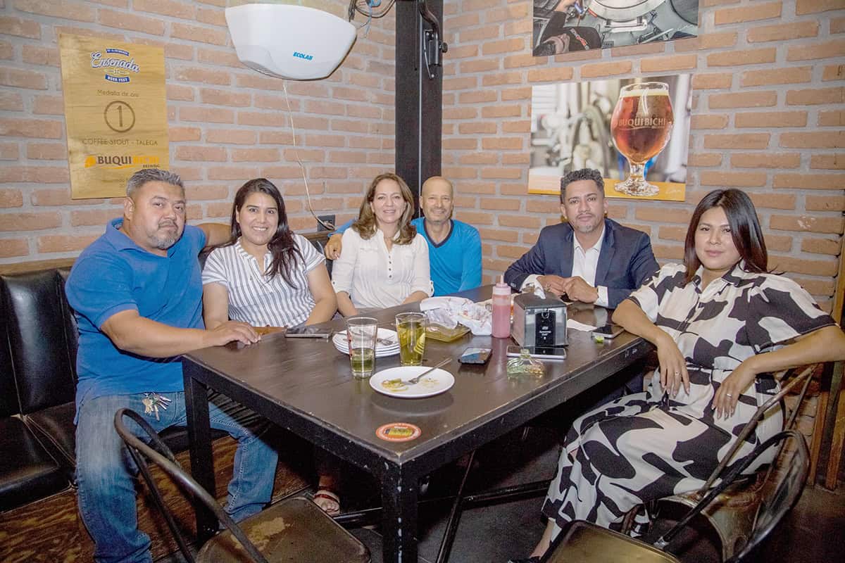 En Buquibichi disfrutan entre amigos