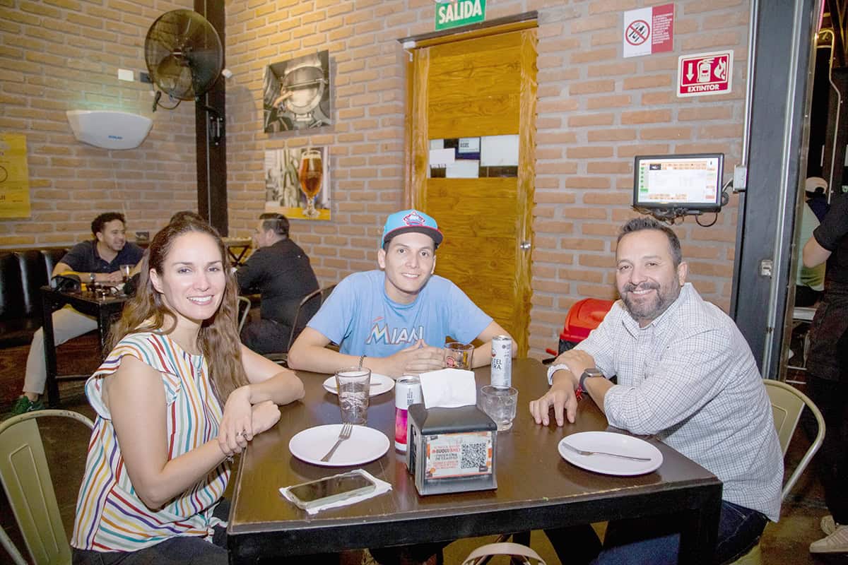 En Buquibichi disfrutan entre amigos