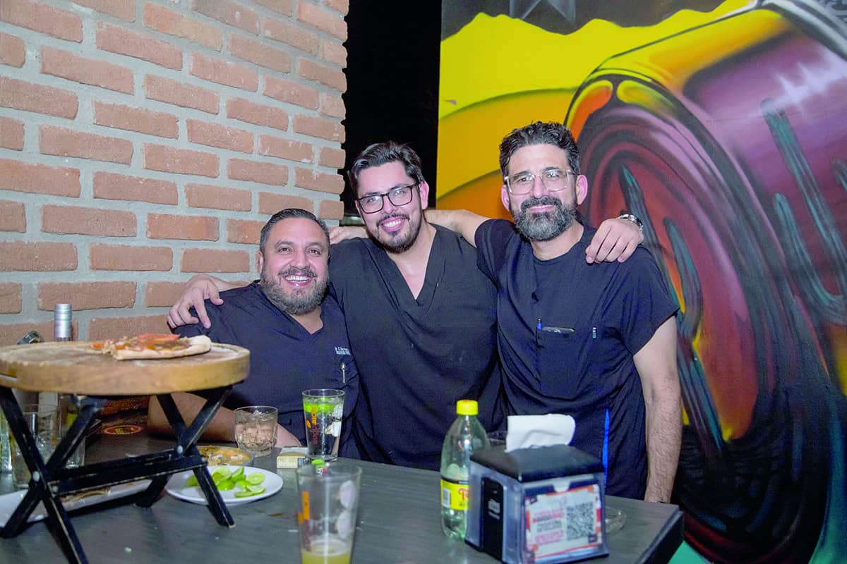 En Buquibichi disfrutan entre amigos