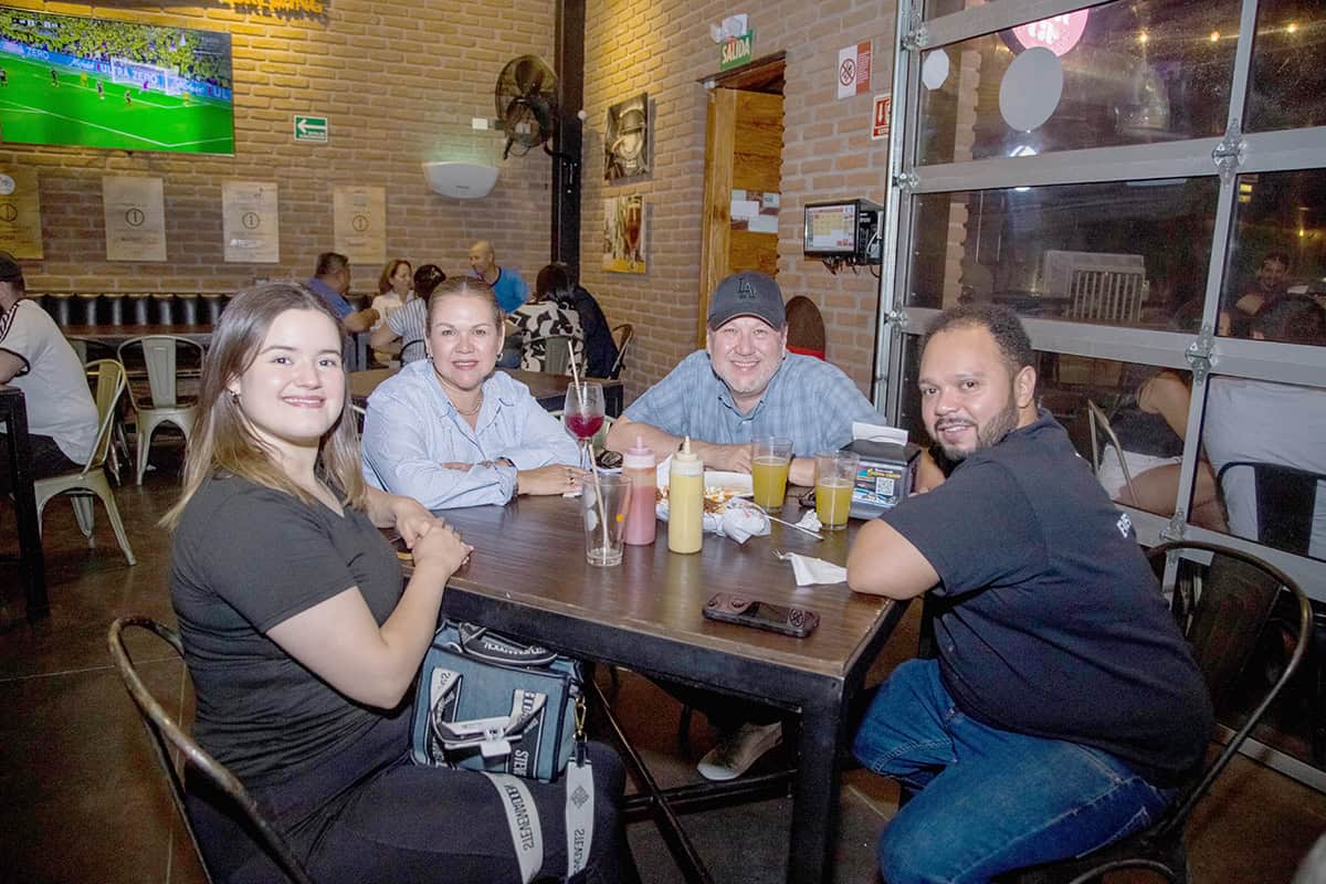 En Buquibichi disfrutan entre amigos
