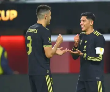 México vence 3-2 a Dominicana con gol del sonorense César Montes