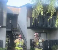 Queda adulto mayor en estado crítico tras incendio en Phoenix