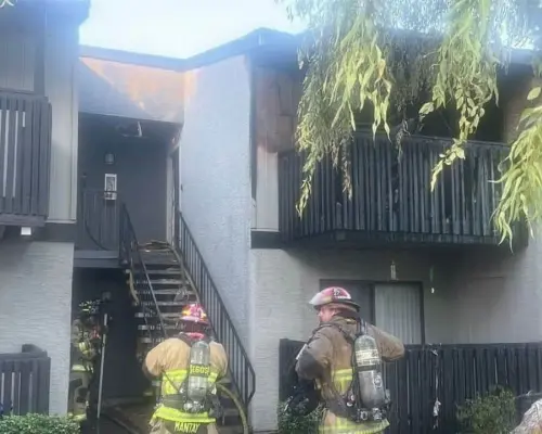 Queda adulto mayor en estado crítico tras incendio en Phoenix