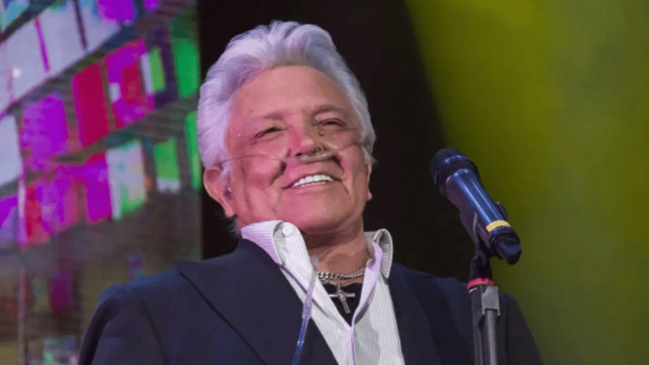 Hospitalizan de emergencia al cantante Alberto Vázquez