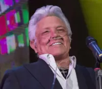 Hospitalizan de emergencia al cantante Alberto Vázquez