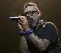 Actualizan estado de salud de Dr. Shenka, vocalista de Panteón Rococó