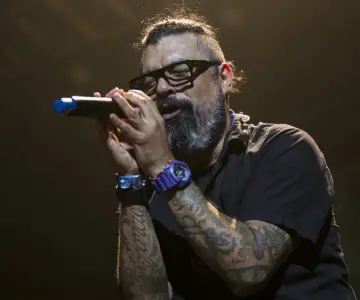 Actualizan estado de salud de Dr. Shenka, vocalista de Panteón Rococó